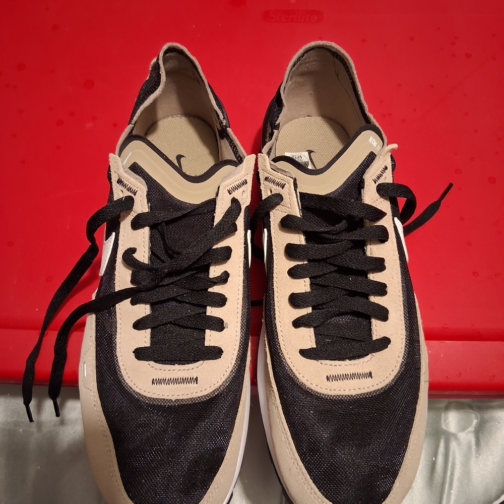 Nike Men's Black and Cream Sneakers